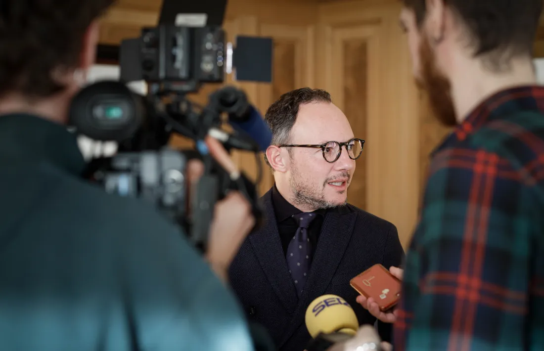 El cap de Govern, Xavier Espot, atenent els mitjans de comunicació avui al seu despatx.