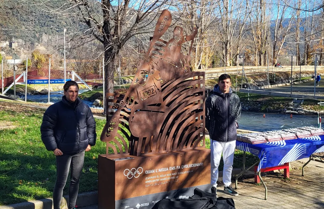 L’exposició homenatja esportistes i recorda la relació entre el riu i la ciutat. 