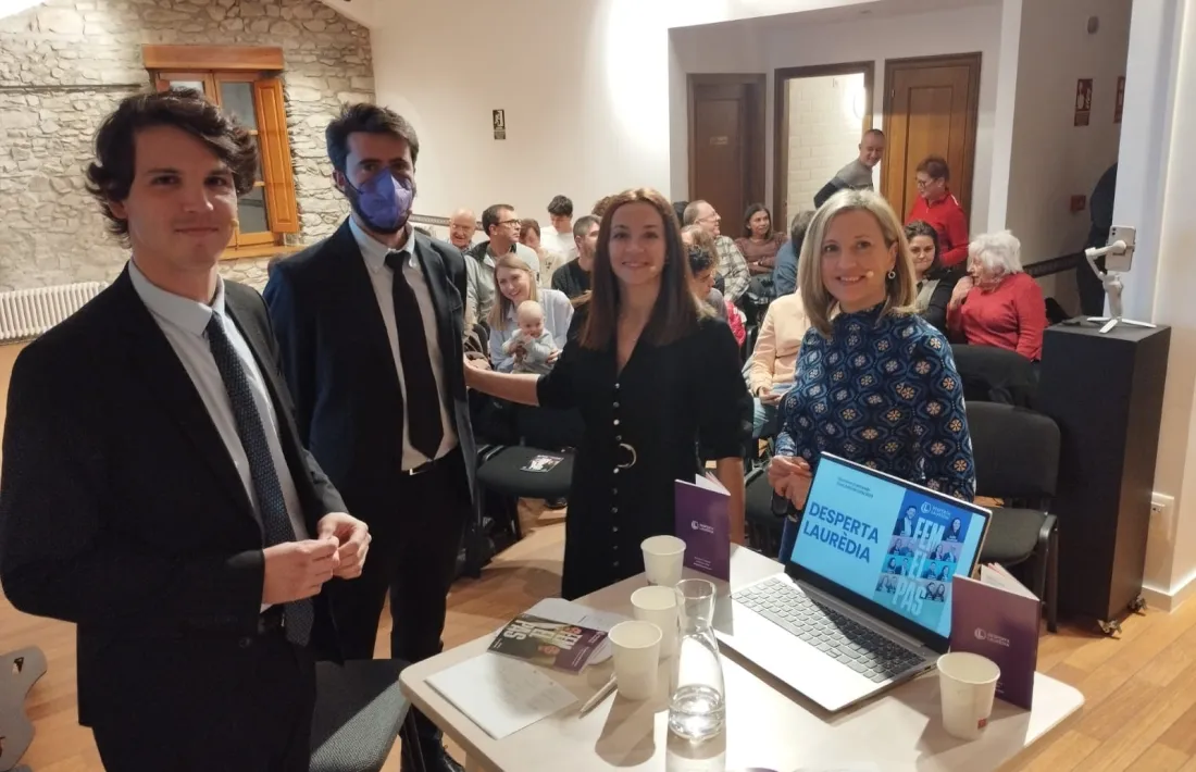 Pol Bartolomé, Cerni Cairat, Sofia Cortesao i Maria Àngels Aché van actuar com a presentadors de la llista, ahir a la sala Sergi Mas.