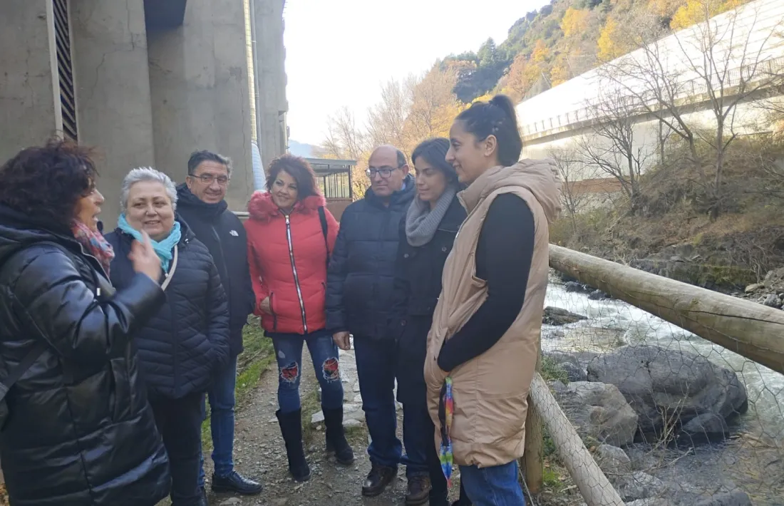 La número de Per Sant Julioà, Carol Caubet, al passeig del Riu amb la resta de candidats de la llista progressista.