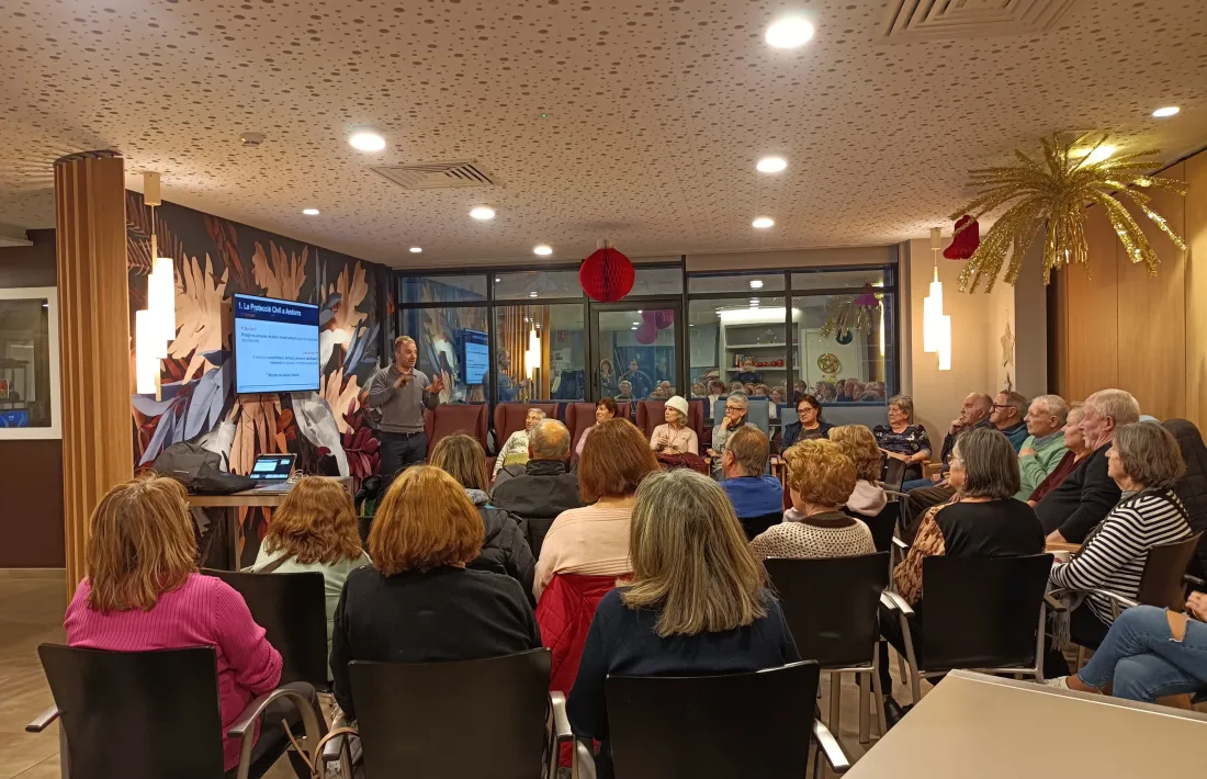 Els participants a la xerrada.