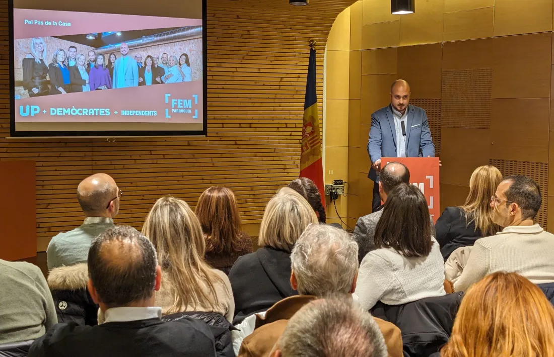 Un moment de la reunió d'aquest vespre al Pas de la Casa.