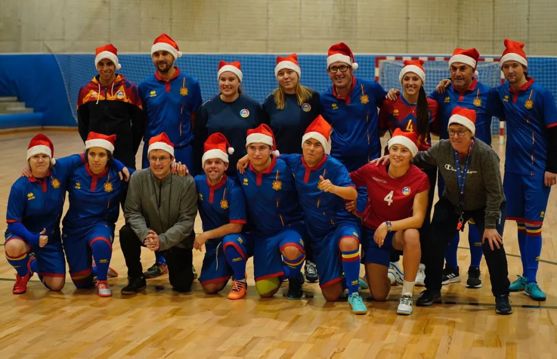 Partit de futbol sala amb els Special Olympics al Francesc Vila CE La Massana.