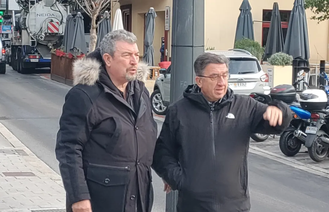 El cap de llista de Per Sant Julià, Antoni Miralles, i el número 8, Josep Maria Cucalón.