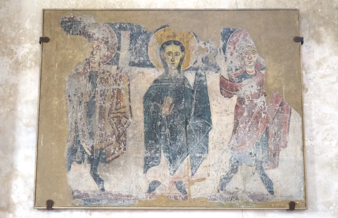 El fragment mural, amb la Mare de Déu entre els evangelistes Sant Joan (?) i Sant Pere (?): fa 130 per 168 centímetres i la foto va ser feta el 7 de desembre.