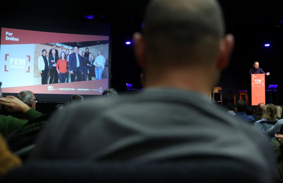 El cap de Govern, Xavier Espot, al fons, va ser el primer a intervenir, ahir a Ordino.