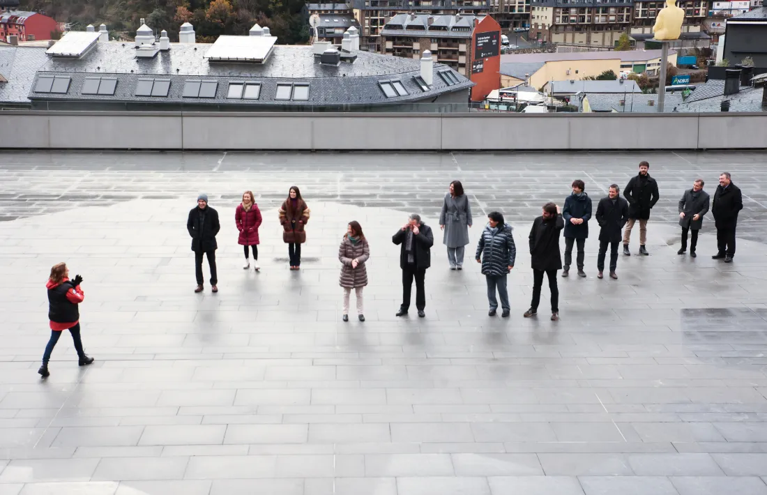 Foto feta en un matí gèlid. No per les salutacions entre candidats, que saludaven els oponents amb simpatia. O no tots. 