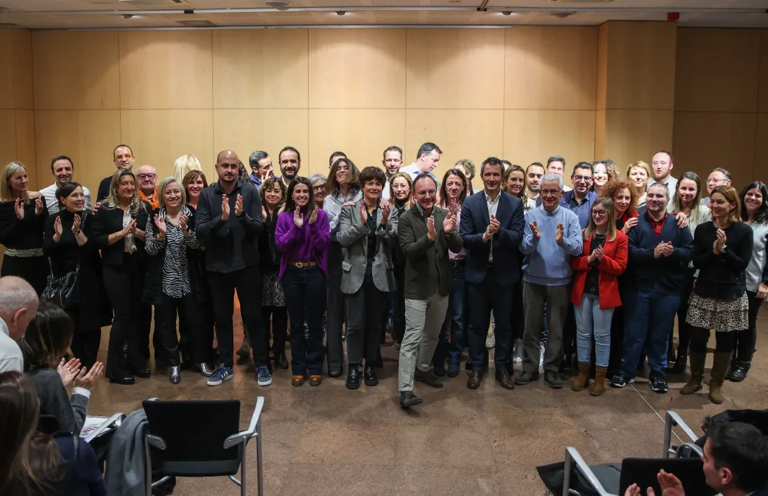Els candidats taronja de les diferents parròquies amb el cap de Govern i president de la formació ahir a la sala Consòrcia del Centre de Congressos.