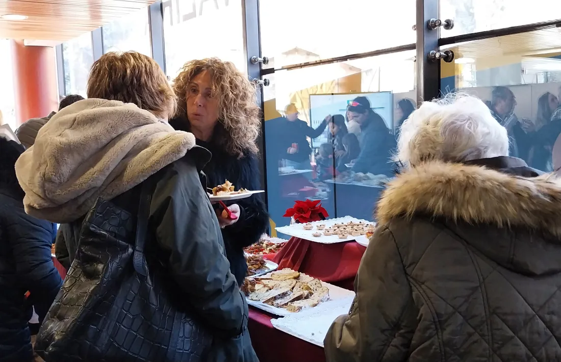 Votar, fer un mos i xerrar amb els conveïns. 