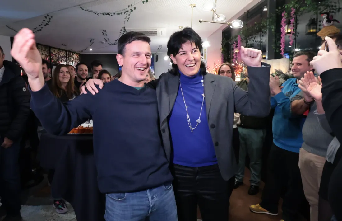Els dos caps de llista de Ciutadans Compromesos, avui en plena celebració de la victòria a la Massana.