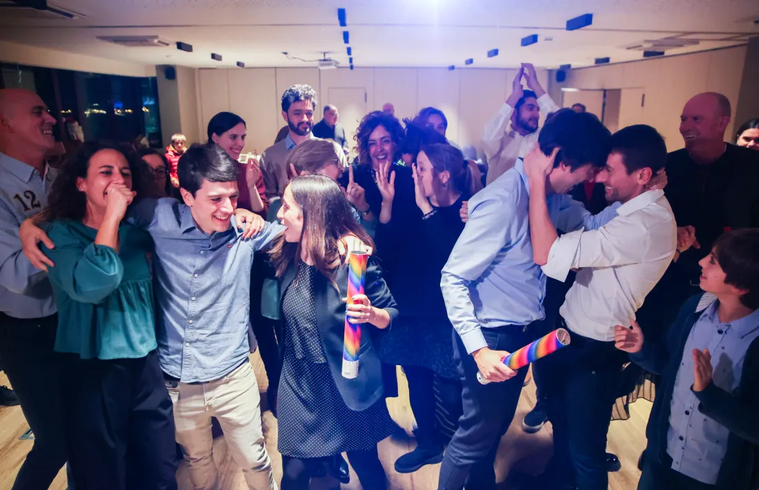 Els integrants de la candidatura d’Enclar celebrant la seva victòria electoral.