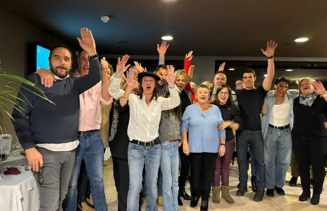 ACO+Demòcrates+Independents+SDP va celebrar ahir al vespre la victòria al Serrat amb Maria del Mar Coma al capdavant.