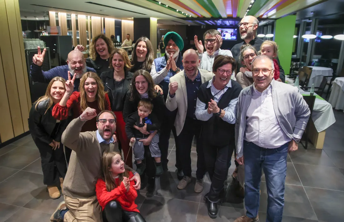 Integrants de la candidatura de Consens celebren la victòria a Escaldes-Engordany.