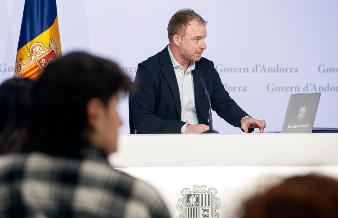 El director del Departament de Protecció Civil, Cristian Pons, compareixent davant la premsa.