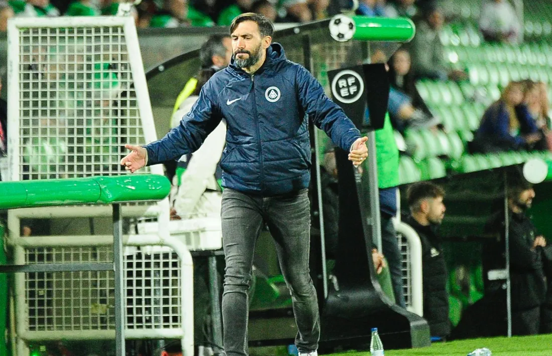 Eder Sarabia, tècnic de l’FC Andorra, va tornar a provar sort amb les seves rotacions i va perdre a Santander per acabar l’any.