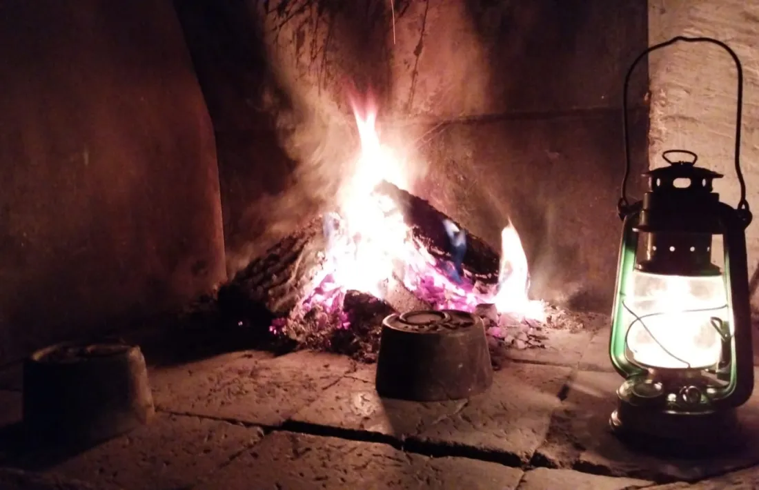 Amb el negoci aturat en temporada alta, a casa s'apanyen com poden. 