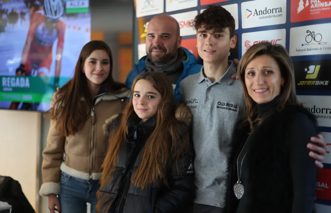 El ciclista va estar acompanyat ahir per la seva família al CTEO.