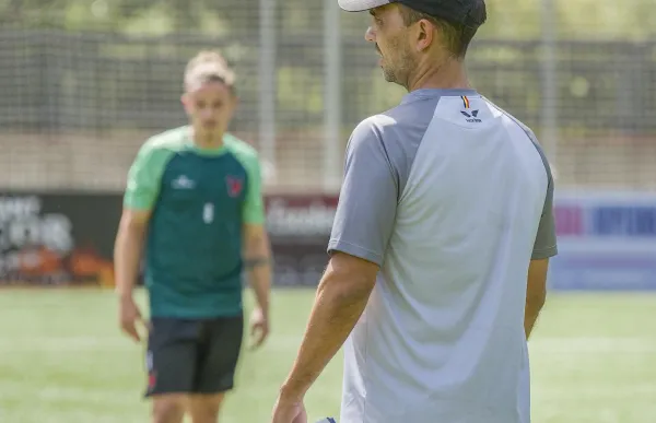 p._22_alejandro_esteve_entrenador_foto_penya_encarnada