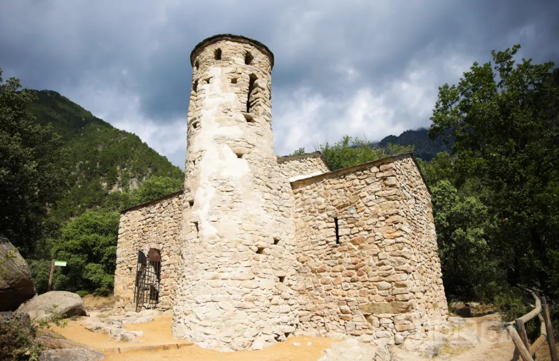 El campanar de Sant Vicenç d’Enclar, l’agost passat, quan el ministeri va donar oficialment per acabada la intervenció.