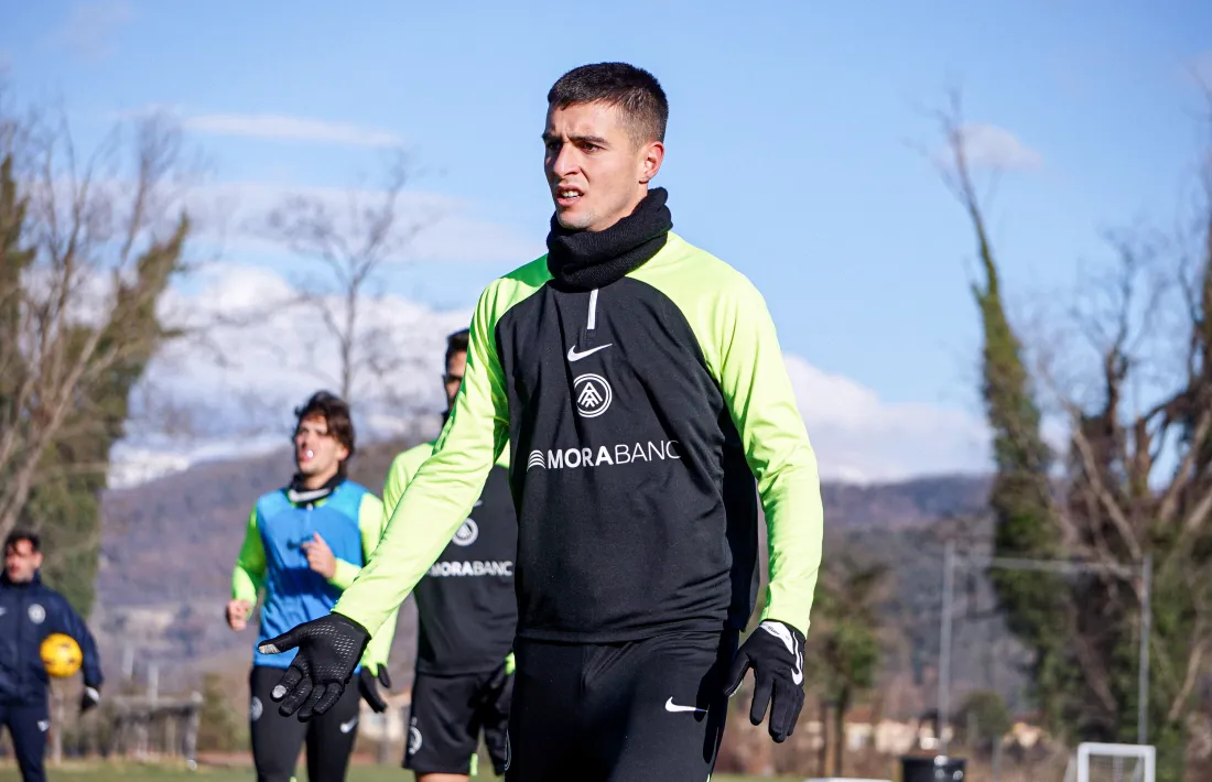 Jon Karrikaburu, en l’entrenament d’ahir amb l’FC Andorra a la Vall d’en Bas, debutarà oficialment diumenge a l’Estadi Nacional.