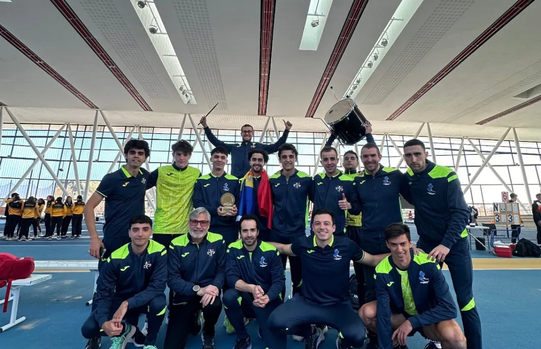 L’equip masculí FAA, de celebració.