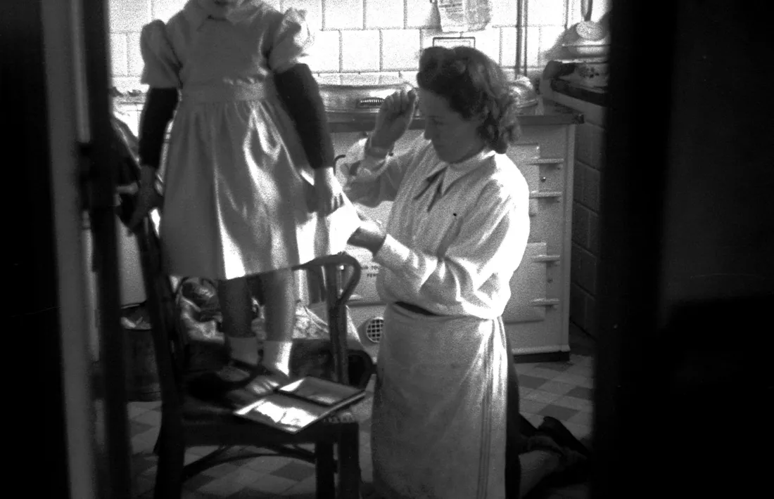 Fotografia humanista: la dona d’Alsina, Rosa Ponsol li fa la seva filla, Marie José.