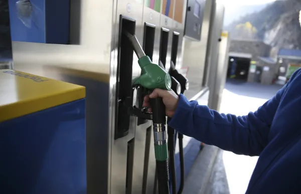 gasolinera_-_facundo_santana