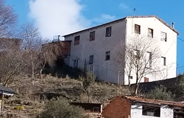 p._13_poble_sec_casa_buida_tallada