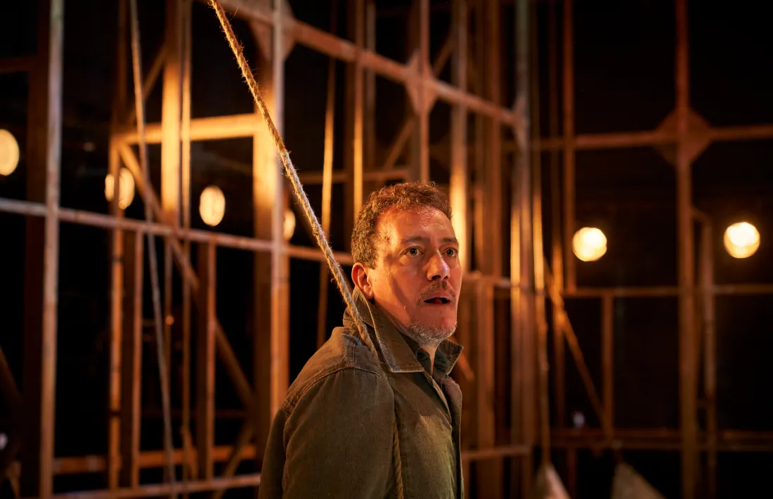 Roger Casamajor, com el Mestre i pare d’Andri, és l’eix al voltant del qual gira el muntatge.