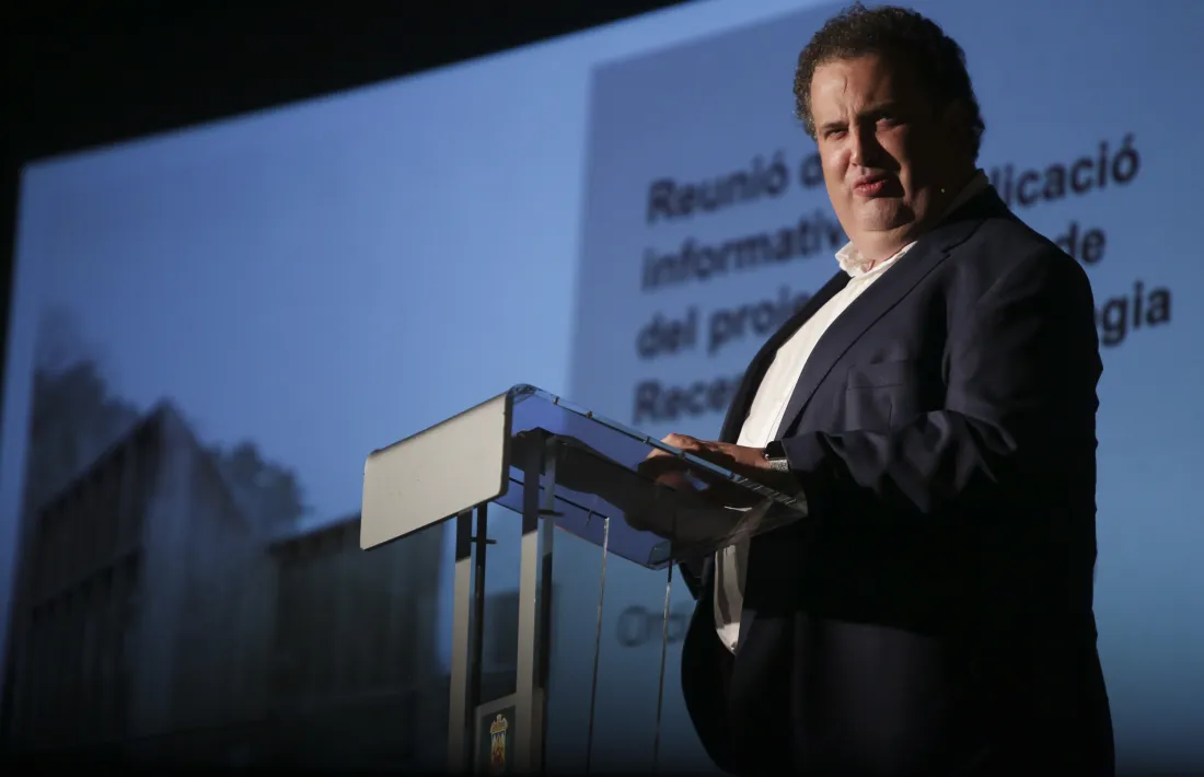 Grífols va explicar el seu projecte de laboratori a la reunió de poble del juny del 2021.