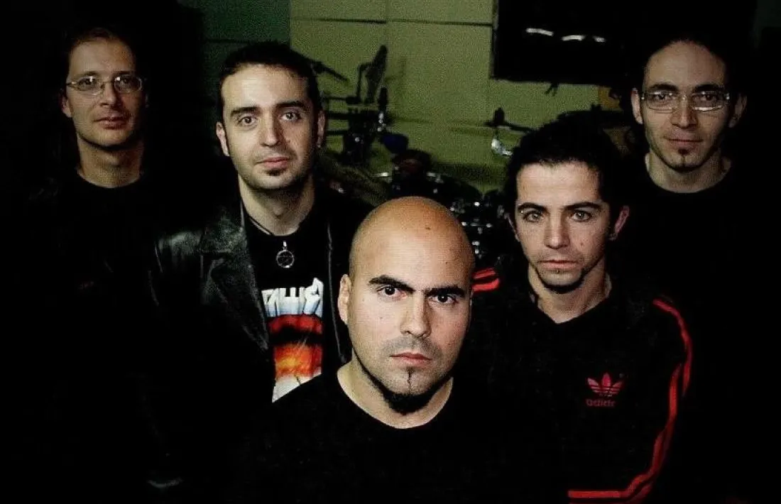 Son ells mateixos, sí, però fa 24 anys: era el 2000 i acaben de treure el segon EP, 'The Option'.