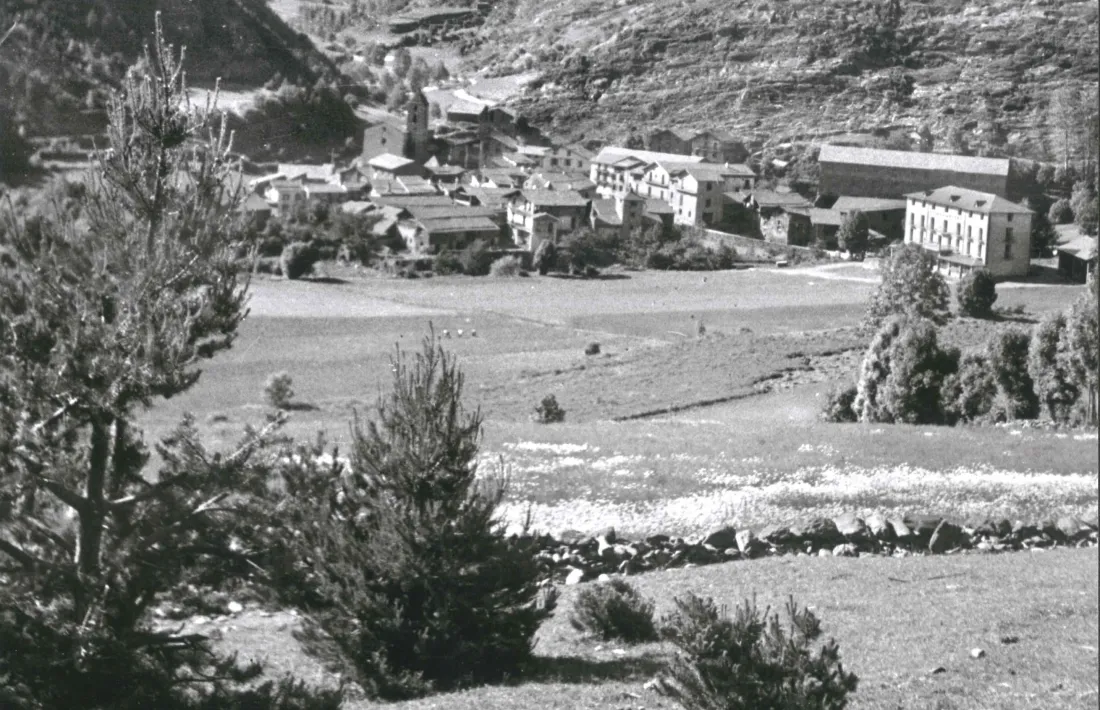 Perspectiva d'Ordino des de l'hotel Coma, que s'acabava de construir, per Francesc Blasi.