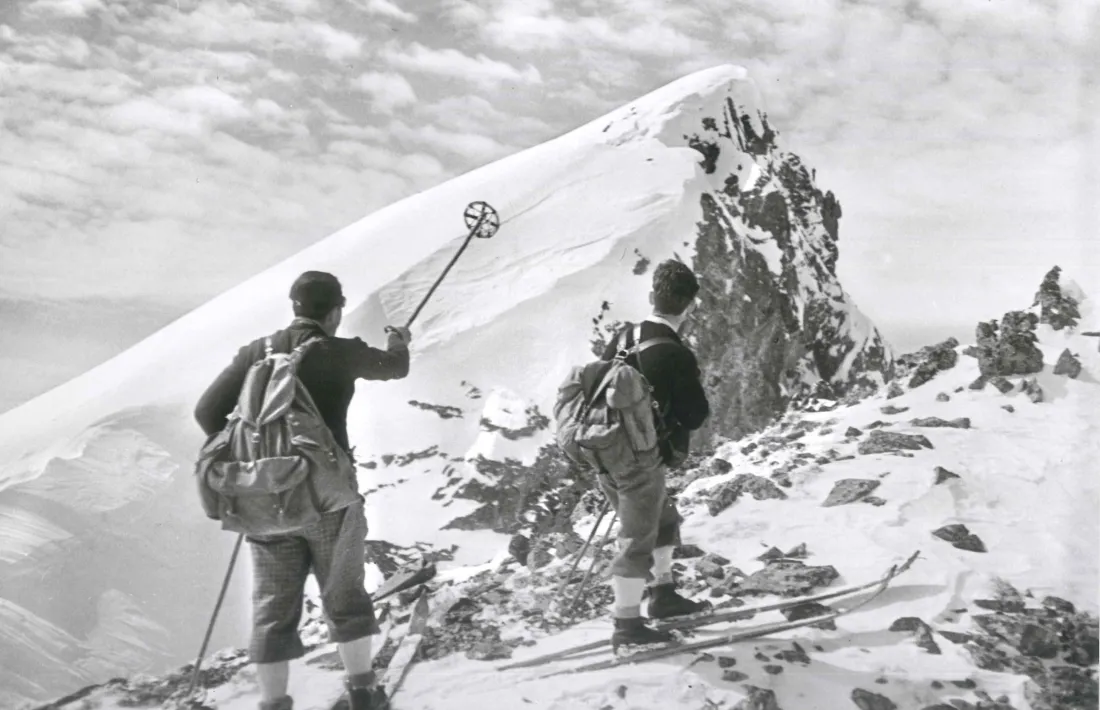 A punt de coronar el Pic Negre d'Envalira. Era el 1932 i qui va fer la foto era Albert Oliveras.