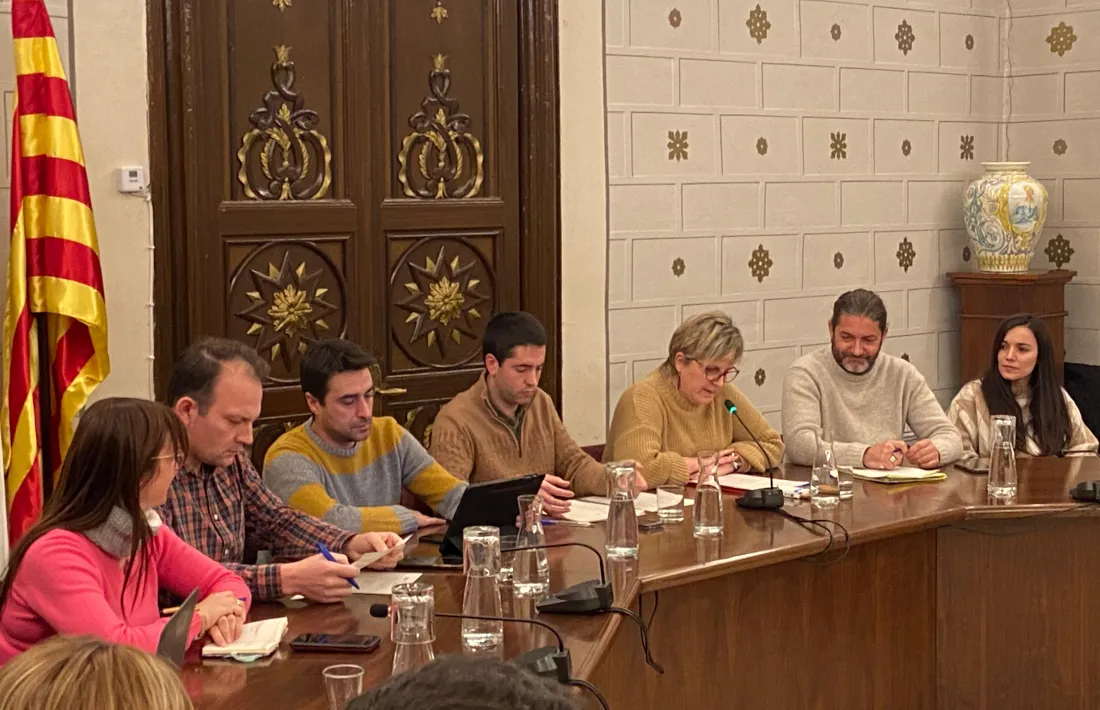 Imatge ple d'aquest vespre a l’Ajuntament de la Seu d’Urgell. 