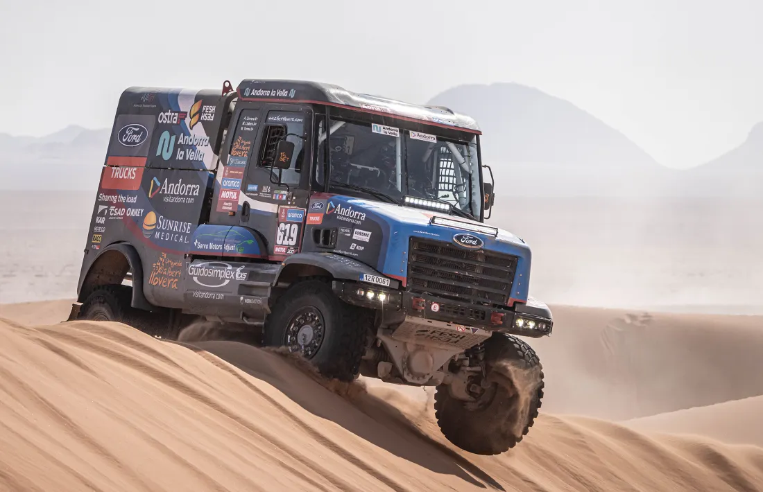 Albert Llovera va superar el seu fort mal de cap i va competir a la cinquena etapa.