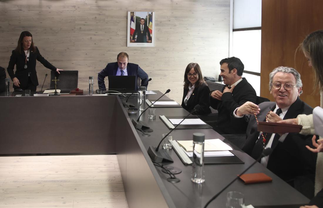 Coma, al fons, i Dolsa, a la dreta, avui durant la sessió del Consell de Comú d’Ordino.