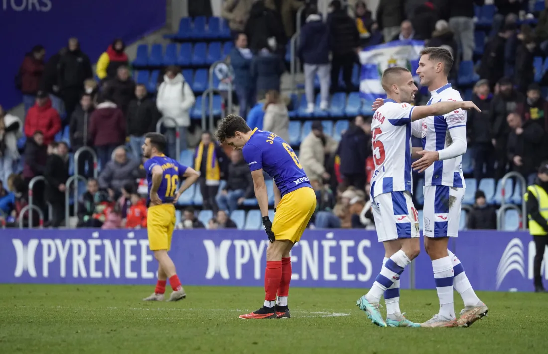 Jandro Orellana, que va marcar l'1 a 0, es desespera. 