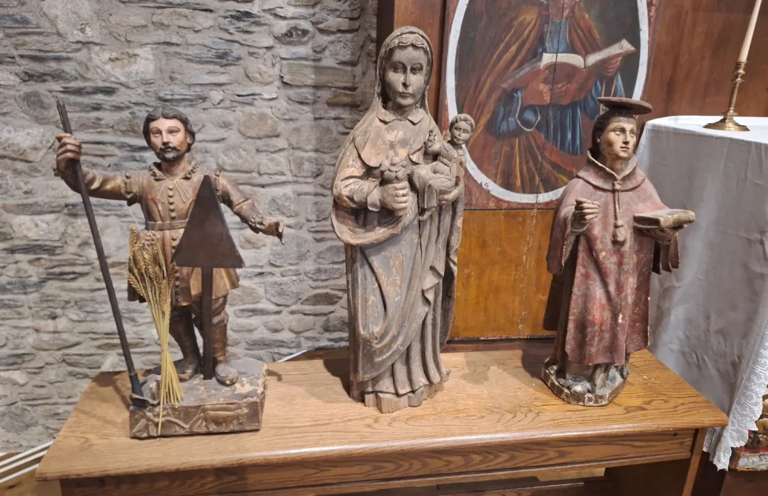 Les tres talles s’exposen a l’altar major de la parroquial d’Encamp.