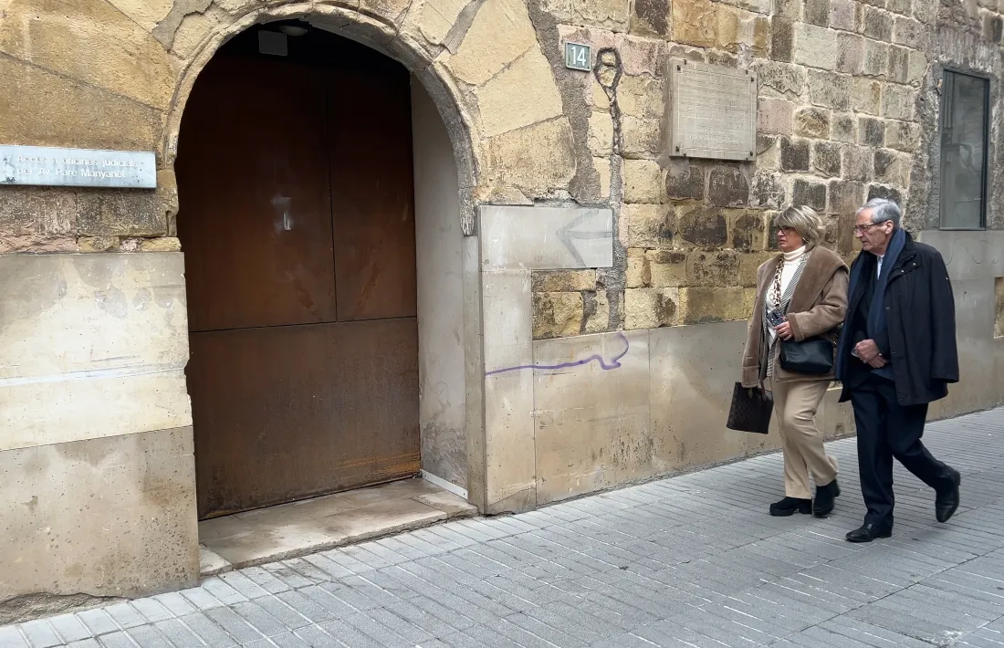 El vicari general de la diòcesi d'Urgell, Josep Maria Mauri, entrant als jutjats. 