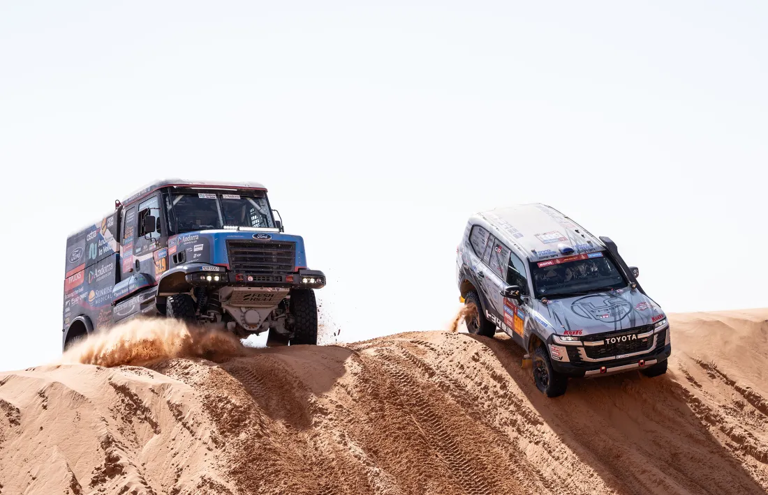 Albert Llovera, al costat d’un rival.