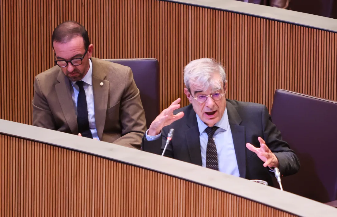 El ministre Baró intervenint en la sessió de control celebrada avui.