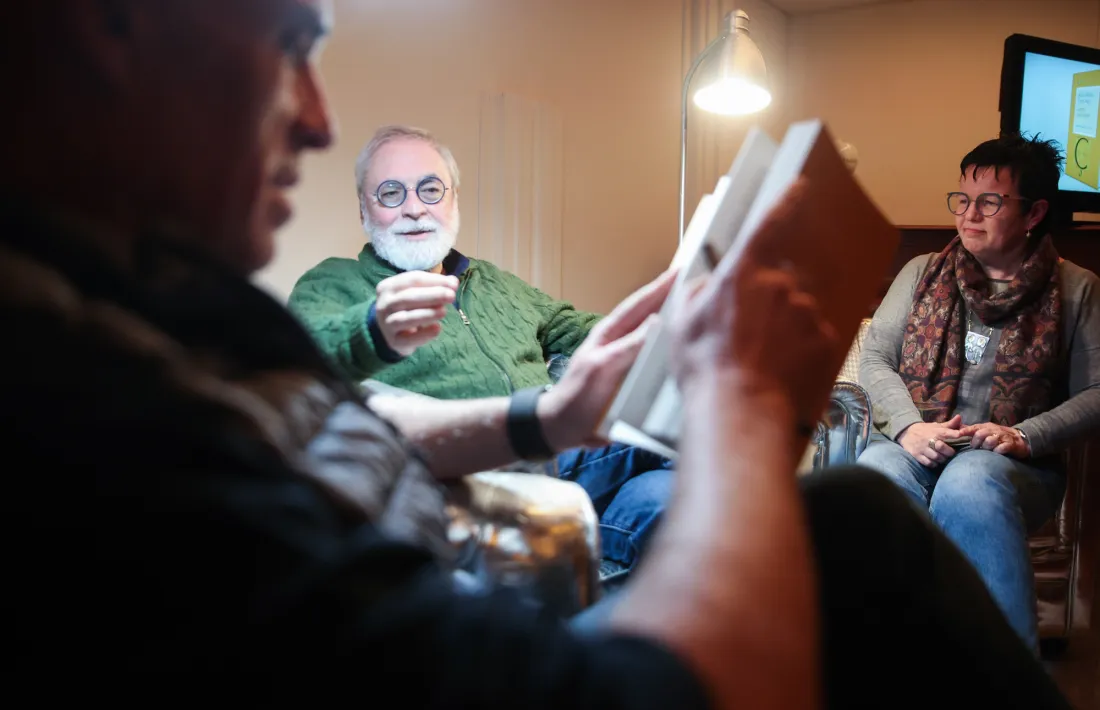 Alturo i Alaix, al soterrani de la llibreria, amb Villaró com a amfitrió d’excepció.