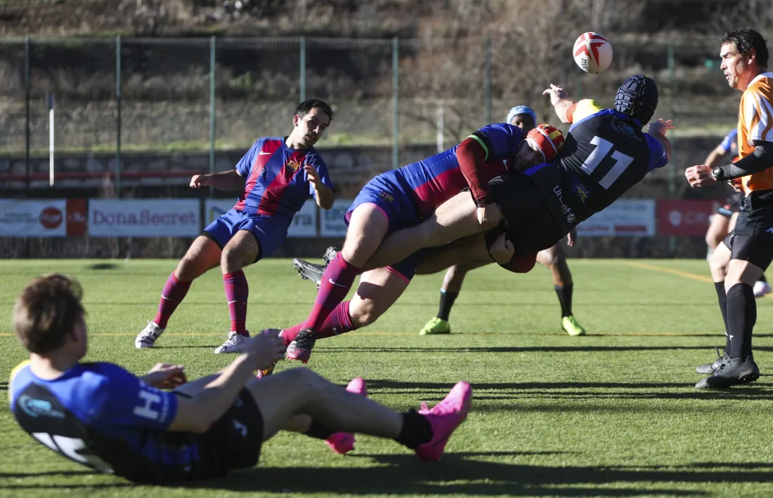 Adrià Calvó va anotar el primer assaig del partit contra el Barça Rugby Blau.