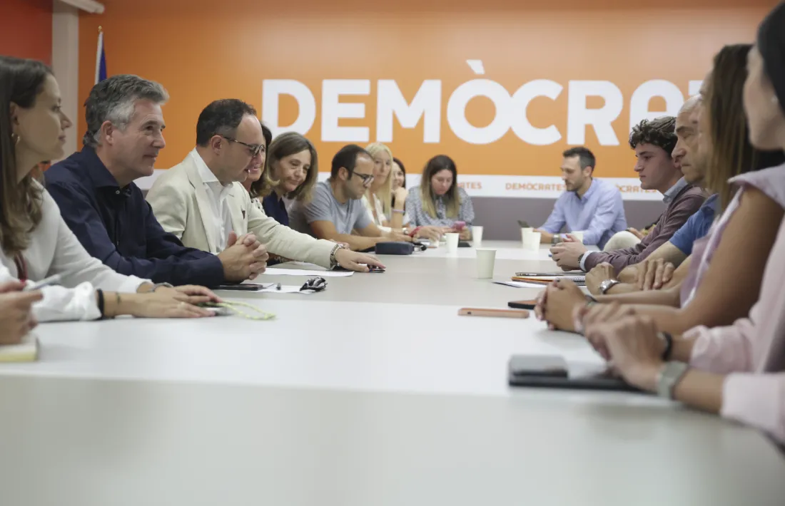 L’executiva de Demòcrates per Andorra reunida a la seu del partit.