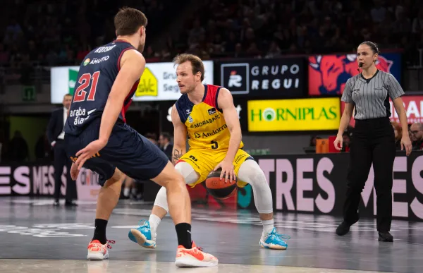 p._29_rafa_luz_rs525019_j19_bkn-mba_firmar_acb_photo_-_a_bouzo