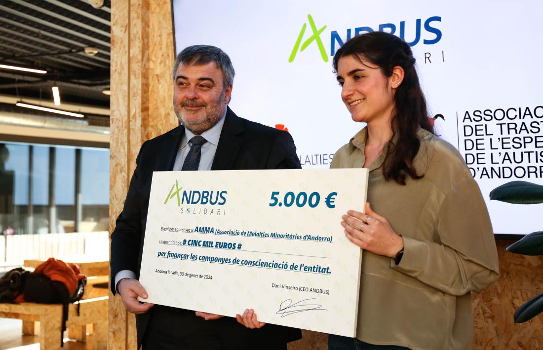 L'entrega del xec solidari a AMMA ha tingut lloc avui.
