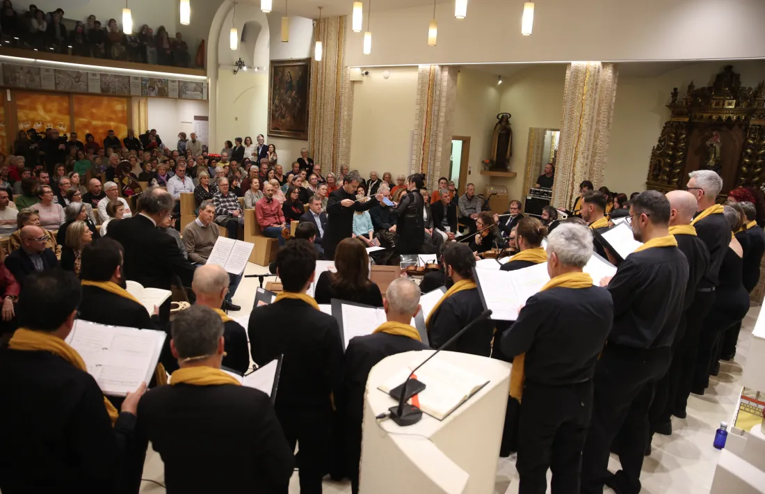 La Coral El Vallès, els quatre solistes, el quintet de corda i el tercet de vent s'han desplegat a la parroquial laurediana: la sonoritat és “formidable”, diu Salvador.
