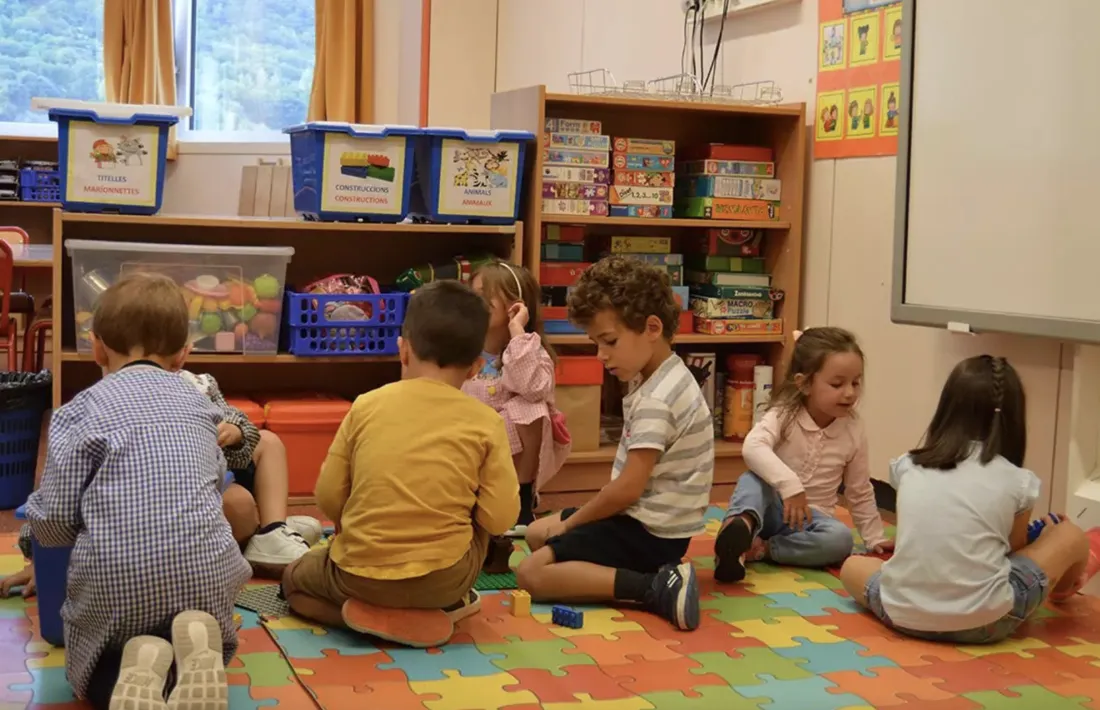 Uns nens en una aula.