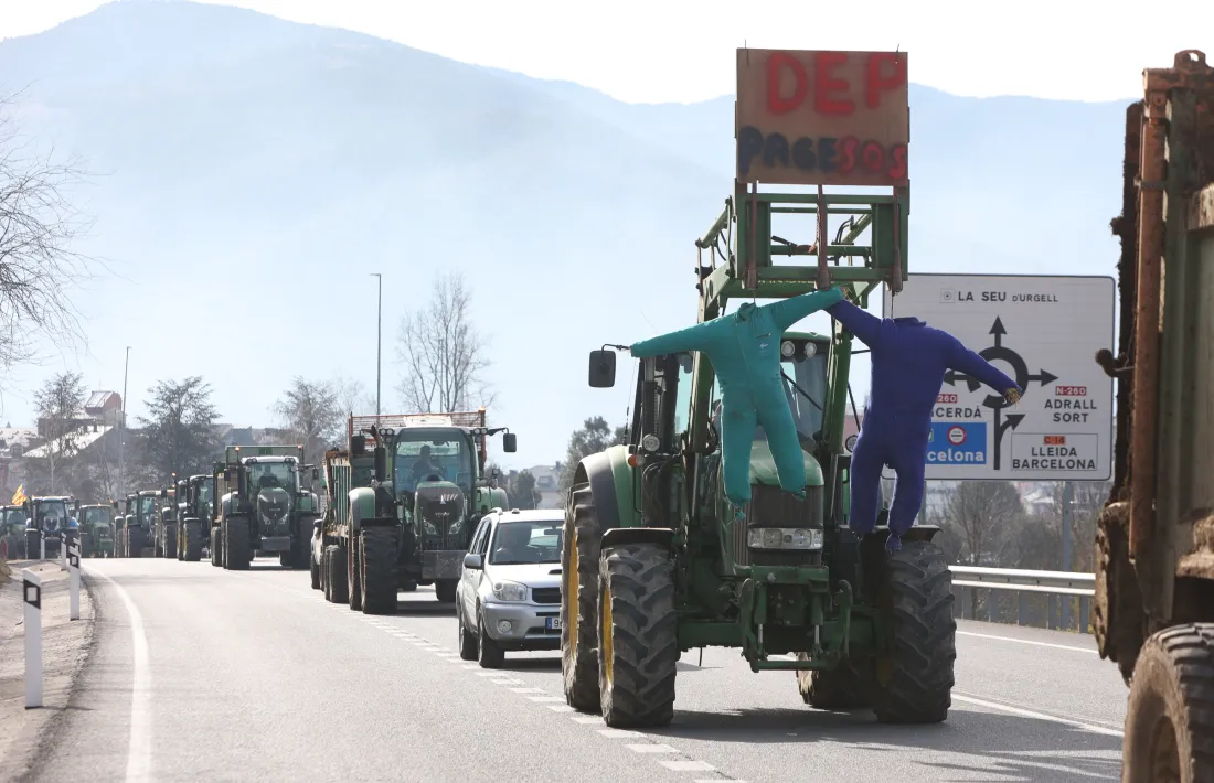 La protesta ha mobililitzat un centenar de tractors de l'Alt Urgell i la Cerdanya.