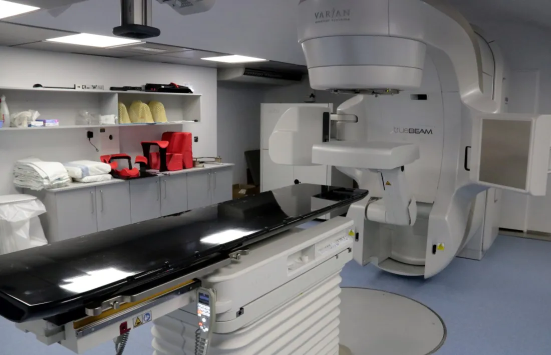 Un accelerador lineal de radiologia com el que hi ha a Tortosa.